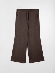 Spodnie wide leg z kieszeniami i domieszką wiskozy, soft touch - brązowy. Brązowe spodnie materiałowe damskie Sinsay, l, bez wzorów, z dzianiny. Za 49.99 zł.