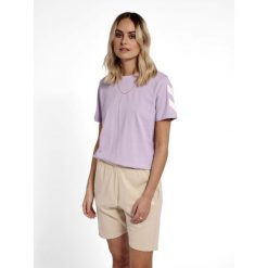 Koszulka damska Hummel Legacy. Czerwone t-shirty damskie Hummel, bez wzorów, sportowe, bez kołnierzyka. Za 114.00 zł.