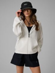 4F Bluza dresowa regular z kapturem damska - biała L. Białe bluzy sportowe damskie 4f, l, bez wzorów, z dresówki, klasyczne, bez kołnierzyka, bez ramiączek, z kapturem. Za 199.99 zł.