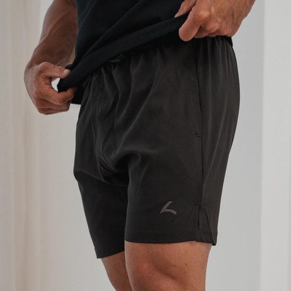 Premium Active Short - Spodnie sportowe. Czarne spodnie sportowe męskie REEVA, m, z aplikacjami, z mikrofibry, na fitness i siłownię. Za 236.00 zł.