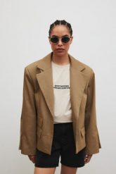 Marynarka o prostym kroju w kolorze LIGHT KHAKI - RICHMOND-S/M. Brązowe żakiety damskie Marsala, m, bez wzorów, z bawełny, eleganckie. Za 599.90 zł.