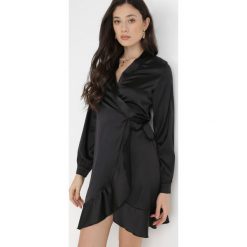 Czarna Sukienka Satynowa Barbedeia. Czarne sukienki dla dziewczynek Born2be, bez wzorów, z satyny, eleganckie, bez ramiączek. Za 149.99 zł.