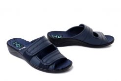 Adanex 30277 SIK17YN granatowy, klapki damskie. Niebieskie klapki damskie Adanex, bez wzorów, bez obcasa, na koturnie. Za 113.90 zł.