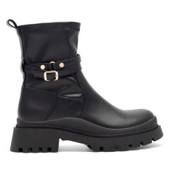 Botki DeeZee. Czarne botki damskie DeeZee, bez obcasa, na płaskiej podeszwie, bez zapięcia. Za 119.99 zł.