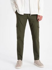 Spodnie męskie materiałowe REGULAR z kieszeniami cargo - ciemnooliwkowe V1 OM-PACG-0178 - XXL. Zielone spodnie materiałowe męskie Ombre Clothing, l, bez wzorów, z materiału. W wyprzedaży za 79.99 zł.