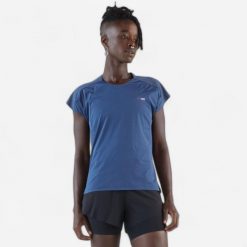 Koszulka do biegania damska Kiprun Run 900 Light. Niebieskie koszulki sportowe damskie KIPRUN, m, bez wzorów, z elastanu, bez kołnierzyka, bez ramiączek, do biegania. W wyprzedaży za 89.99 zł.
