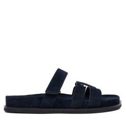 Klapki Tory Burch. Niebieskie klapki damskie Tory Burch, bez wzorów, sportowe, bez obcasa. Za 1,609.00 zł.
