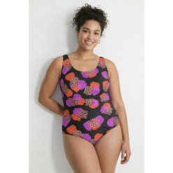 Damskie Strój kąpielowy wzór w panterkę bez miękkich miseczek okrągły dekolt. Czarne kostiumy jednoczęściowe damskie Ulla Popken, plus size, bez wzorów, z elastanu, sportowe, plus size. Za 199.99 zł.
