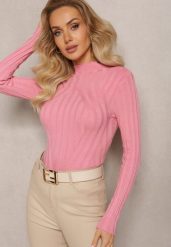Ciemnoróżowy Golf w Prążki Xerxande. Czerwone swetry damskie Renee, na jesień, bez wzorów, z bawełny, bez kołnierzyka, bez ramiączek, bez kaptura. Za 49.99 zł.