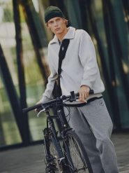 4F Sweter regular z wełną męski - szary M. Szare bluzy męskie 4f, l, bez wzorów, z jeansu, bez kaptura. Za 269.99 zł.