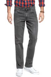 WRANGLER SPODNIE MĘSKIE TEXAS GRAZE W121CN81T 112126095. Czerwone spodnie materiałowe męskie Wrangler, l, bez wzorów, z denimu, klasyczne. W wyprzedaży za 129.99 zł.