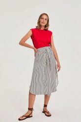 Spódnica w paski granatowa. Spódnice damskie MOODO, l, bez wzorów, z wiskozy. Za 119.99 zł.
