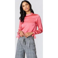 Rut&Circle Bluzka z wiązaniem na karku Ebba - Pink. Bluzki damskie marki Rut&Circle. W wyprzedaży za 64.78 zł.