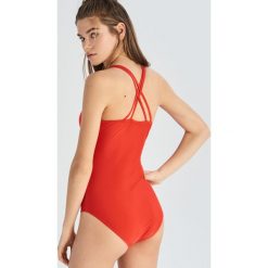 Jednoczęściowy strój kąpielowy - Czerwony. Kostiumy jednoczęściowe damskie marki Sinsay. Za 49.99 zł.