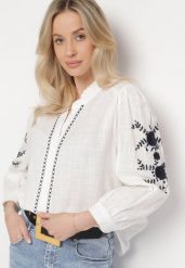 Biała Koszula z Bawełny Zdobiona Haftem i Delikatną Falbanką onamira. Białe bluzki damskie Born2be, l, z aplikacjami, z bawełny, casualowe, bez kołnierzyka, bez ramiączek. Za 99.99 zł.