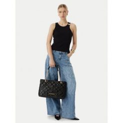 Torebka LOVE MOSCHINO. Czarne torebki do ręki damskie Love Moschino, bez wzorów, klasyczne, bez dodatków. Za 979.99 zł.