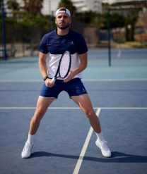 Koszulka sportowa męska Performance. Niebieskie koszulki sportowe męskie NORDICDOTS, l, bez wzorów, z poliesteru, bez kołnierzyka, bez ramiączek, na fitness i siłownię. Za 230.00 zł.