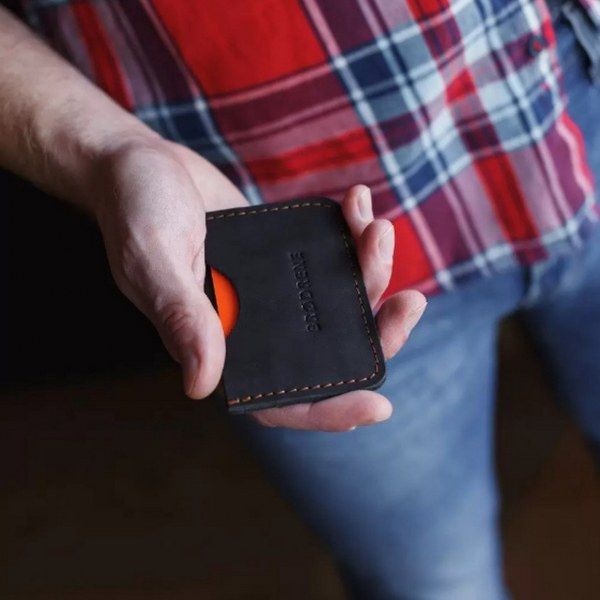 Etui na Karty i Wizytówki Brødrene E01 Czarny. Czarne portfele męskie Brødrene, bez wzorów, ze skóry. Za 31.99 zł.