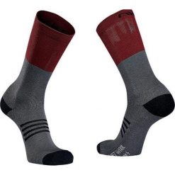 Skarpety rowerowe NORTHWAVE EXTREME PRO HIGH SOCK czarne. Czarne buty sportowe męskie Northwave, bez zapięcia, rowerowe. Za 150.50 zł.