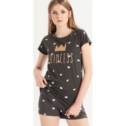 Dwuczęściowa piżama z nadrukiem all over - Szary. Piżamy damskie marki Sinsay. Za 39.99 zł.
