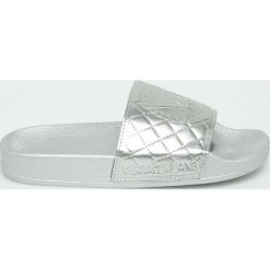 Versace Jeans - Klapki. Szare klapki damskie Versace Jeans, z jeansu. Za 219.90 zł.