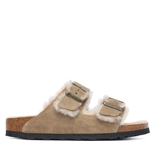 Klapki Birkenstock. Brązowe klapki damskie Birkenstock, bez wzorów, bez obcasa. Za 677.99 zł.