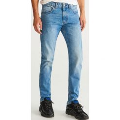 Jeansy slim fit - Niebieski. Niebieskie jeansy męskie Reserved. Za 89.99 zł.