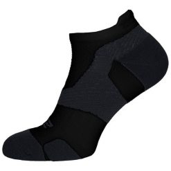Niewidzialne skarpety 2XU Vectr LightCushion. Czarne skarpety męskie 2XU, bez wzorów. Za 141.50 zł.