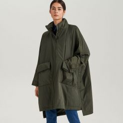 Przeciwdeszczowy płaszcz ReDesign - Khaki. Brązowe płaszcze damskie Reserved. Za 499.99 zł.