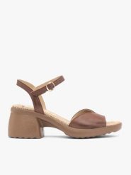 Brązowe sandały na masywnym obcasie. Brązowe sandały damskie Ryłko, bez wzorów, ze skóry, bez obcasa, na obcasie, bez zapięcia. Za 349.99 zł.