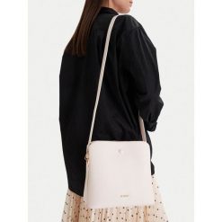 Torebka JENNY. Czerwone torebki do ręki damskie Jenny, bez wzorów, klasyczne, bez dodatków. Za 129.99 zł.