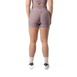 Damskie szorty bezszwowe prążkowane z efektem scrunch – śliwkowy. Fioletowe szorty sportowe damskie AESTHETIC WOLF, xl, bez wzorów, z dzianiny, na fitness i siłownię. Za 99.99 zł.