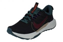 Buty do biegania damskie Nike Juniper Trail 2 NN. Czarne obuwie sportowe damskie Nike, bez wzorów, z materiału, do biegania. Za 309.00 zł.