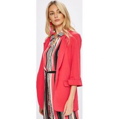 Answear - Żakiet Stripes Vibes. Różowe żakiety damskie ANSWEAR, z elastanu, casualowe. W wyprzedaży za 89.90 zł.