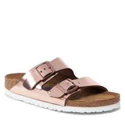 Klapki Birkenstock. Czerwone klapki damskie Birkenstock, bez wzorów, bez obcasa. Za 539.99 zł.