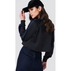 NA-KD Urban Krótka bluza sportowa - Black. Bluzy sportowe damskie NA-KD Urban. W wyprzedaży za 70.67 zł.