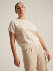 Sweter bez rękawów z tłoczonym kwiatem - biały. Białe swetry damskie Sinsay, l, bez wzorów, bez kołnierzyka, bez ramiączek, bez kaptura. Za 49.99 zł.