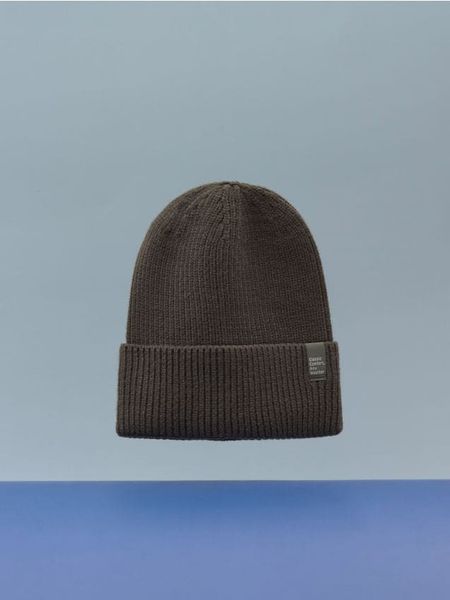 Czapka beanie - szary. Szare czapki i kapelusze damskie Sinsay, bez wzorów. Za 19.99 zł.