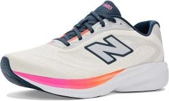 Damskie buty do biegania New Balance 680 W6809BI. Białe obuwie sportowe damskie New Balance, bez wzorów, z materiału, do biegania. Za 349.00 zł.