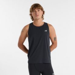 Koszulka męska New Balance MT51205BK – czarna. Czarne koszulki sportowe męskie New Balance, m, bez wzorów, z lycry, bez kołnierzyka, bez ramiączek, na fitness i siłownię. Za 349.99 zł.