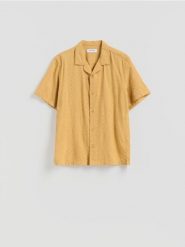 Wzorzysta koszula regular fit - kremowy. Białe koszule męskie Reserved, l, bez wzorów, z bawełny, bez kołnierzyka, bez ramiączek. Za 119.99 zł.