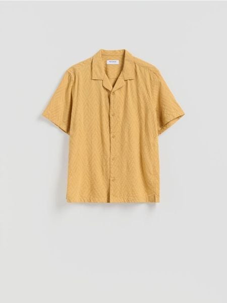 Wzorzysta koszula regular fit - kremowy. Białe koszule męskie Reserved, l, bez wzorów, z bawełny, bez kołnierzyka, bez ramiączek. W wyprzedaży za 39.99 zł.