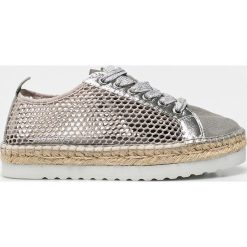 Steve Madden - Tenisówki. Szare trampki i tenisówki damskie Steve Madden, z materiału. W wyprzedaży za 199.90 zł.