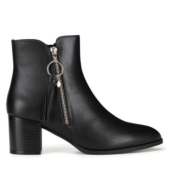 Botki MEXX. Czarne botki damskie Mexx, bez obcasa, na słupku, bez zapięcia. Za 369.99 zł.