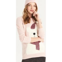 Sweter z zimowym misiem - Różowy. Czerwone swetry damskie Sinsay. Za 59.99 zł.