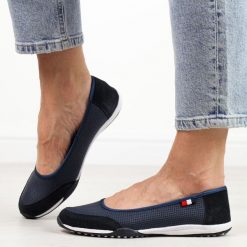 Granatowe ażurowe skórzane baleriny damskie T.Sokolski 600. Niebieskie baleriny damskie Sokolski, na jesień, w ażurowe wzory, ze skóry, klasyczne, bez obcasa. Za 159.00 zł.