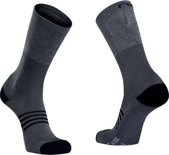 Skarpety rowerowe NORTHWAVE EXTREME PRO HIGH SOCK czarne. Szare skarpety damskie Northwave, bez wzorów, z wełny. Za 148.50 zł.