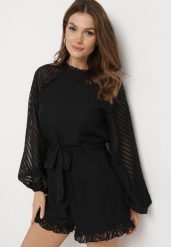 Czarny Kombinezon z Tkaniny Plumeti z Bufiastymi Rękawami i Krótkimi Nogawkami Dolene. Czarne sukienki damskie Born2be, na spotkanie biznesowe, l, bez wzorów, z tkaniny, eleganckie, bez kołnierzyka, bez ramiączek, mini, kopertowe. Za 129.99 zł.