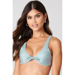 J&K Swim X NA-KD Góra bikini z wiązaniem z przodu - Green,Multicolor. Bikini damskie marki J&K Swim X NA-KD. Za 80.95 zł.