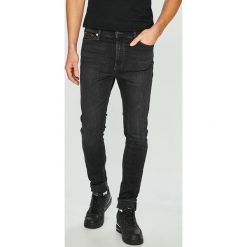 Tommy Jeans - Jeansy Simon. Jeansy męskie marki Tommy Jeans. Za 449.90 zł.